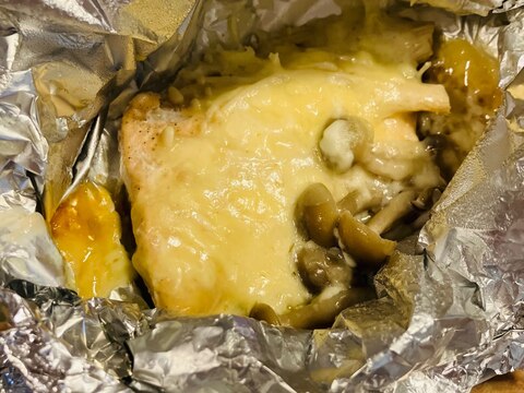 簡単美味しい‼サーモン(鮭)とチーズのホイル焼き
